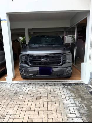 FORD F-150 5.0 V8 GASOLINA CD LARIAT BLACK FX4 AUTOMÁTICO